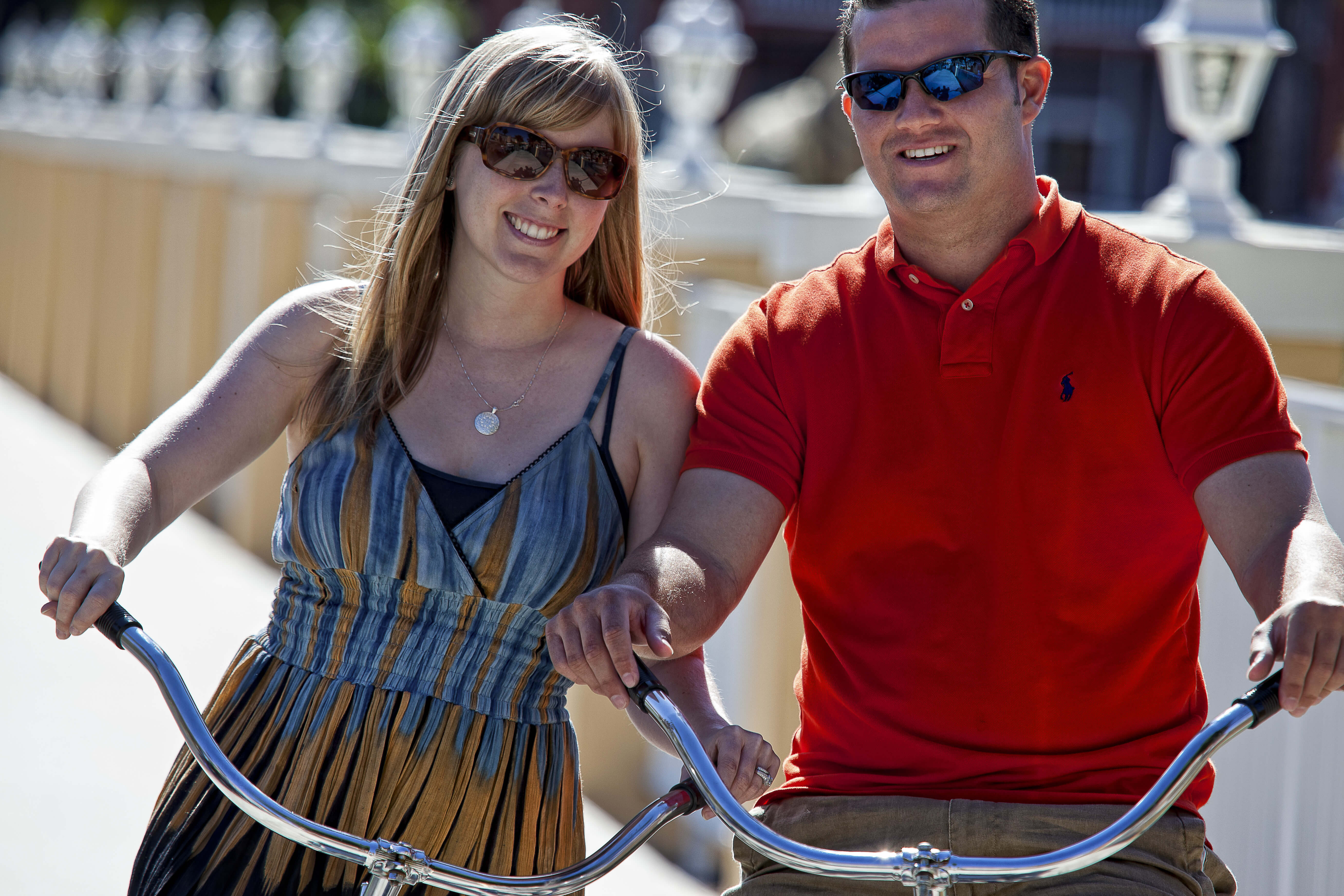 Pareja en bicicleta | Centro turístico y spa del centro de la ciudad de Westgate | Hoteles en Westgate