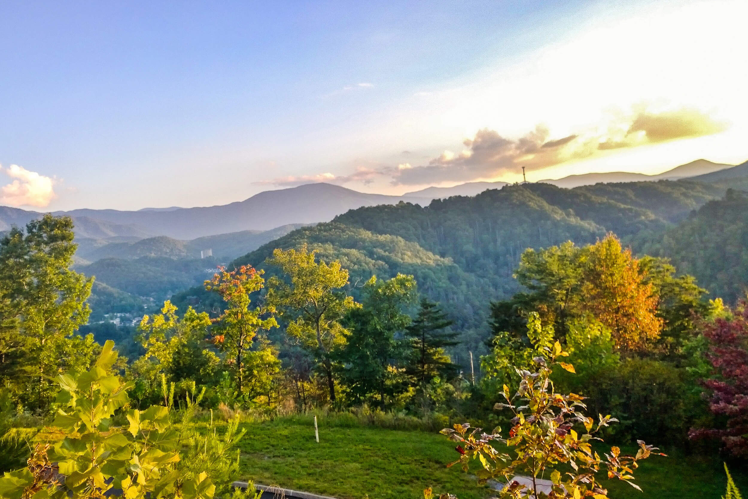 Smoky Mountain Luxury Resorts : You won't go far to take a hike in the ...