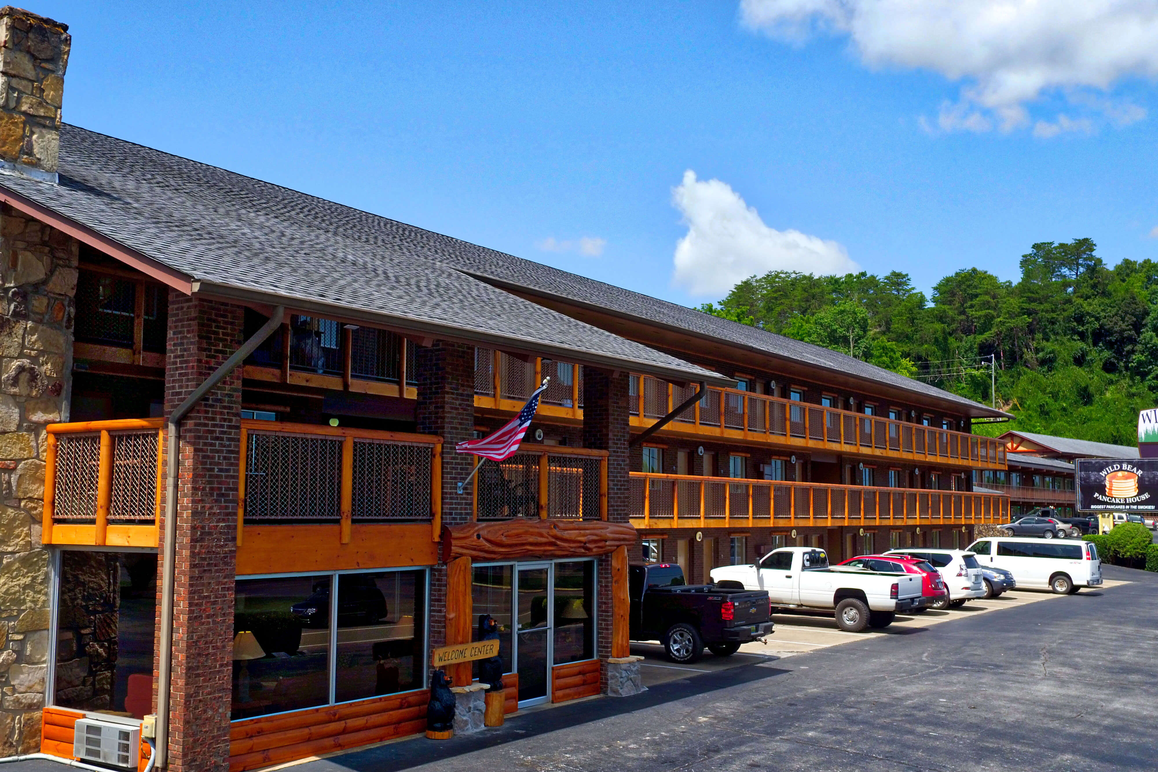 Three-story hotel in Pigeon Forge | Wild Bear Inn | Westgate Pigeon Forge Resorts
